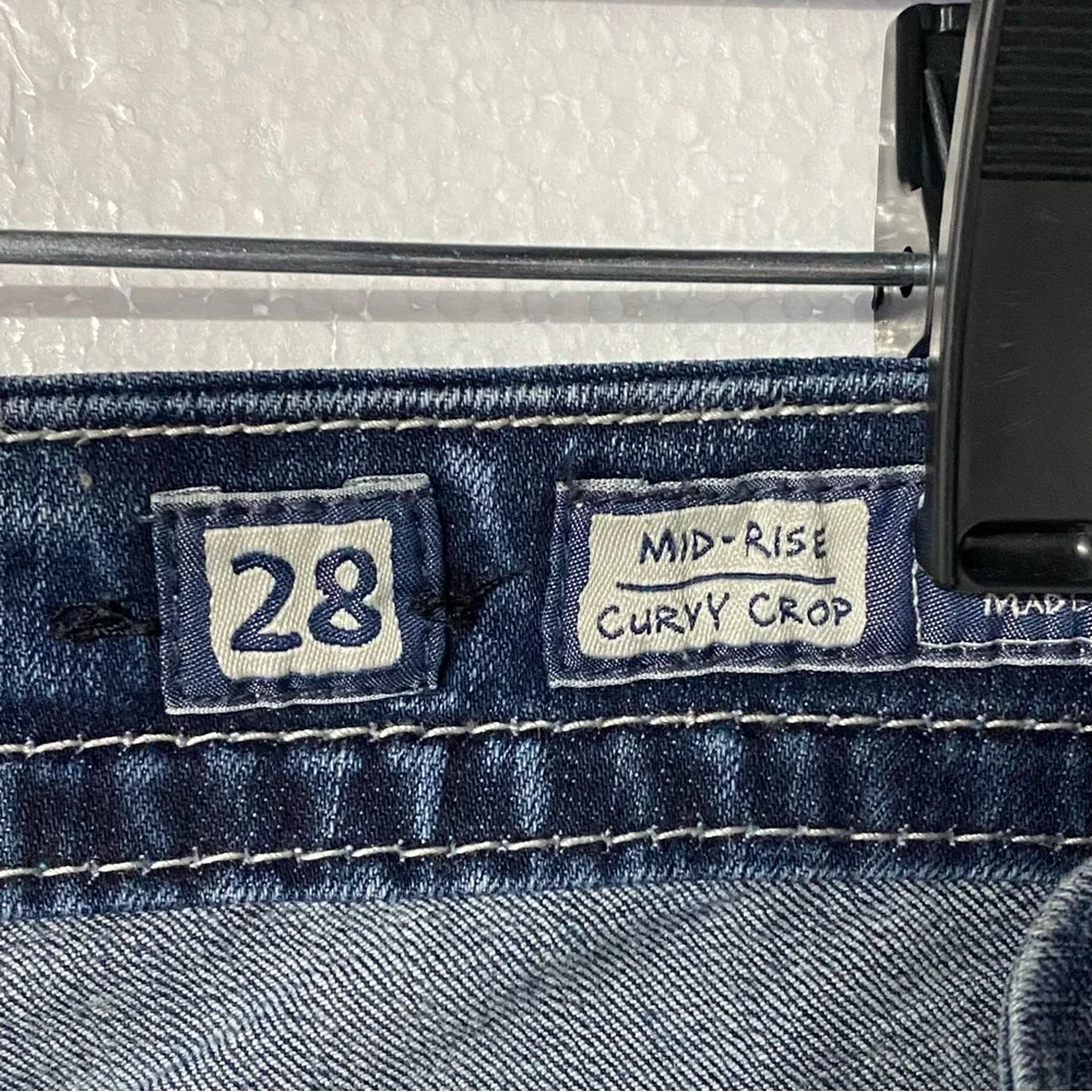 Miss Me Jeans Women 28W Mid Rise Crop Light Faded Lace Jewel Back Pocket M8375VC
